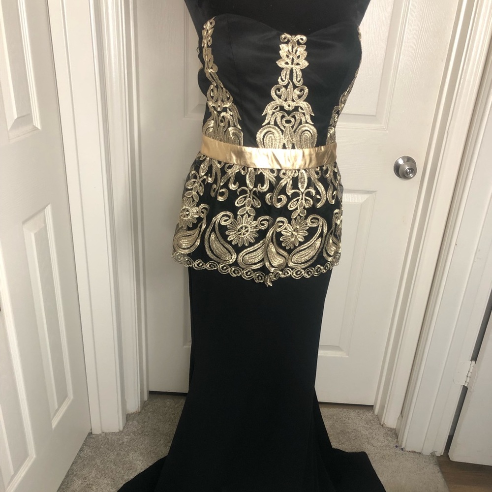 Where’s my Oscar peplum dress